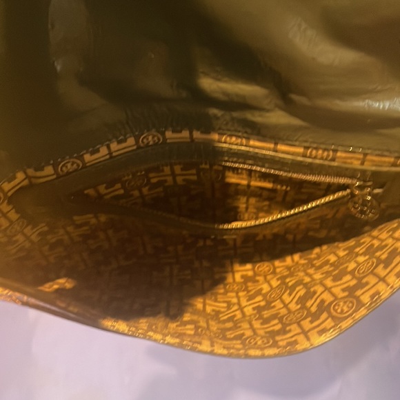 Tory Burch grey/silver metallic clutch. - Picture 6 of 8